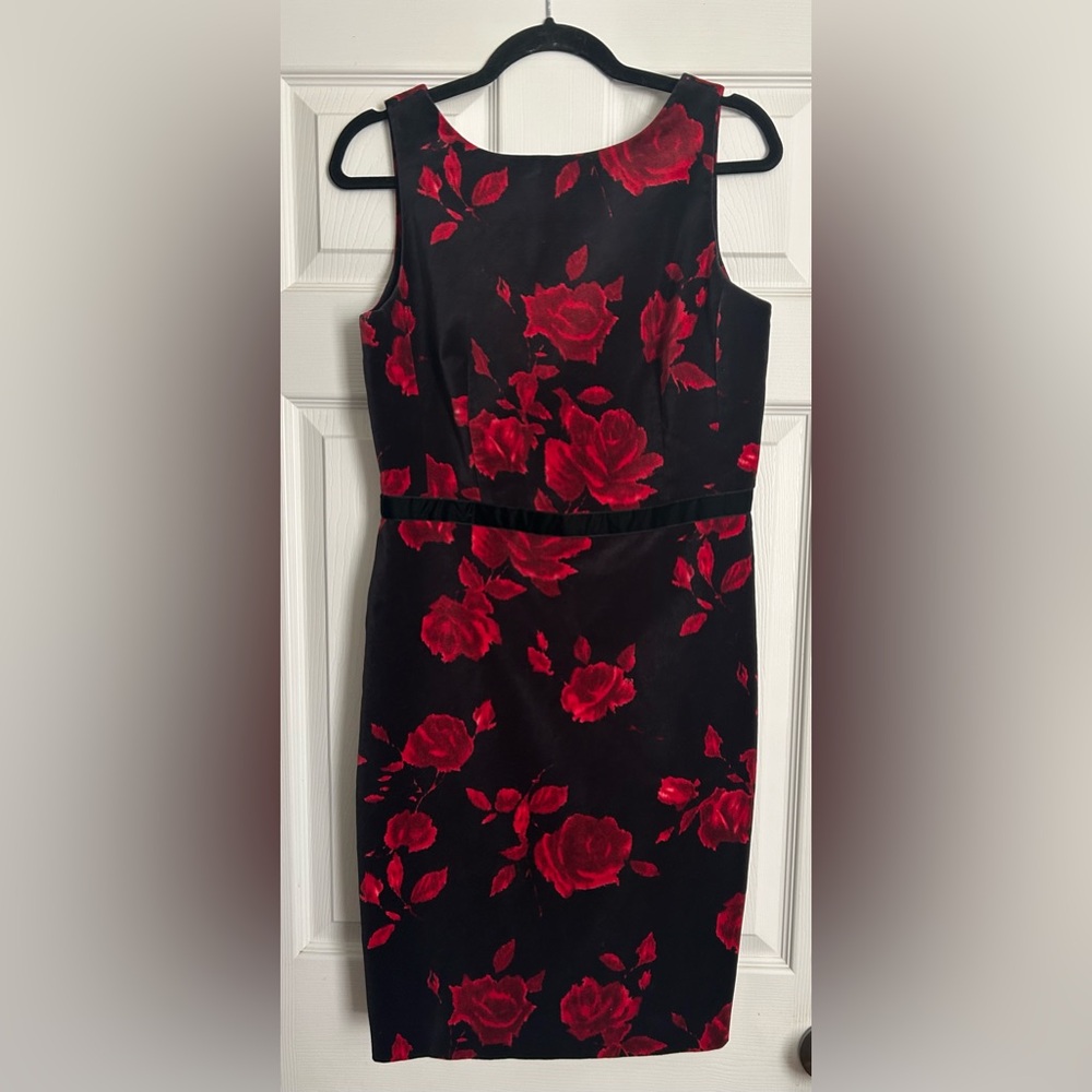 Talbots Size 8 Black & Red Rose Velveteen Sleeveless Sheath Dress Cocktail